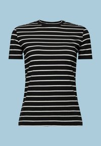 T-shirt noir à manches courtes avec des fines rayures horizontales blanches uniformément espacées, col rond, présenté sur un fond bleu clair.