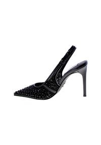 Scarpe con tacco alto slingback nere con punta affilata, strutturate con borchie in rilievo e dettagli lucidi. Il design è accentuato da aperture laterali.