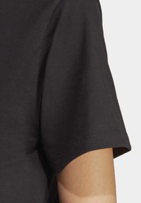 adidas Originals ESSENTIALS REGULAR TEE - T-shirt basic