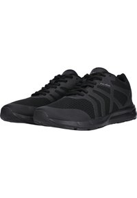 Schwarze Sportschuhe aus Mesh-Stoff, mit gepolstertem Kragen und Gummisohle. Merkmale sind kontrastierende Seitenstreifen und sechs Ösen für die Schnürsenkel.