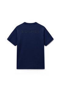 Μπλε σκούρο μπλουζάκι με κοντά μανίκια και την επιγραφή "NAPAPIJRI" κεντημένη στο πάνω μέρος της πλάτης με κλωστή στο ίδιο χρώμα.