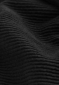 Self. SELF. SCOOP NECK   - Top - black