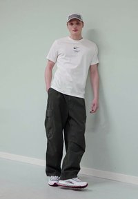 Nike Sportswear TEE - Print T-shirt - white