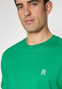 Tommy Hilfiger MONOGRAM IMD - T-shirt basic - olympic green