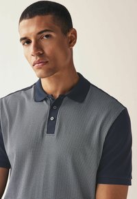 Next GEO PRINT - Pólóing - navy blue geo