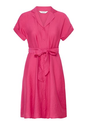 Vestito rosa a maniche corte con bottoni, colletto e cintura annodata in vita, realizzato in tessuto leggero.