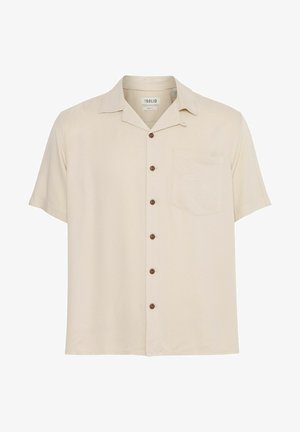 Αμάνικο μπεζ πουκάμισο από απαλό ύφασμα, με κουμπιά μπροστά, τσέπη στην αριστερή πλευρά του στήθους και καφέ κουμπιά.