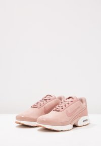 Nike Sportswear Sneakers - nude