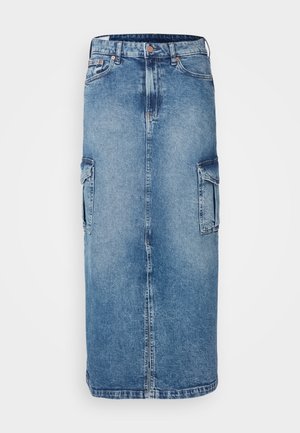 Lichtblauwe denim midi-rok met twee zijzakken, een voorkant met split en een klassieke knoop- en ritssluiting. Versleten textuur over de gehele rok.
