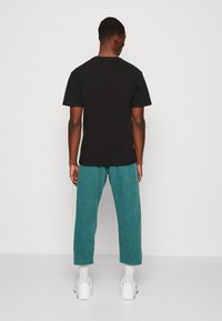 Tommy Jeans BADGE TEE - T-shirt basic - black