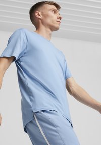 Puma RUN CLOUDSPUN TEE - Sportiniai marškinėliai trumpomis rankovėmis - zen blue
