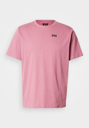 Roze katoenen T-shirt met korte mouwen, ronde hals en een klein zwart "HH"-logo op de linkerborst. Gladde textuur, comfortabele pasvorm.