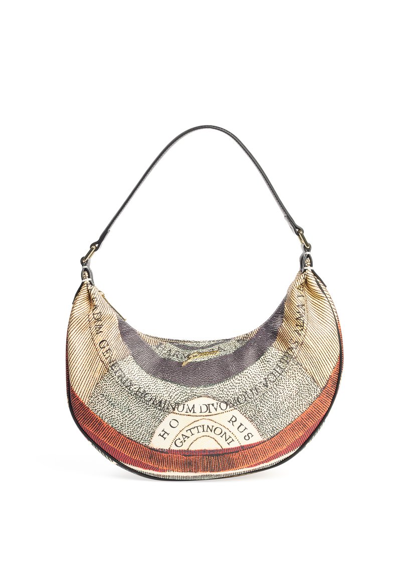 Hobo-tas met een gebogen vorm, gemaakt van gestreept stoffen. Voorzien van een zwarte strap en intrigerende tekstontwerpen in beige, goud en rode tinten.