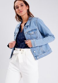 Cache Cache Veste en jean - denim bleach