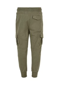 Olivgrön cargo joggerbyxor med elastisk midja, avslutade anklar, en bakficka med lock och två sidofickor med lock.