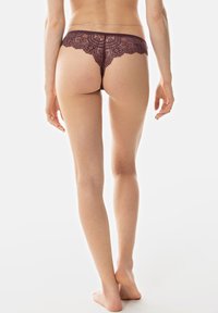 mey String - indigo rose