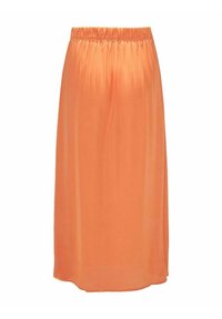 Středně dlouhá oranžová sukně vyrobená z hladkého saténového materiálu. Obsahuje elastický pas pro pohodlné nošení a jednoduchý, splývavý design.