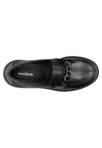 Zwarte leren schoen met een gepolijste bovenkant, voorzien van een kettingaccent aan de voorkant en een gevoerde zool voor comfort.
