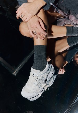 XT WHISPER UNISEX - Trainers - white/lunar rock/ftw silver