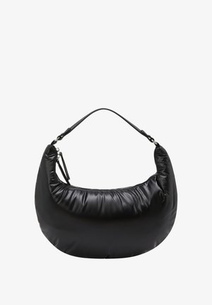 Sort pufset skuldertaske med en rund form, der har en tynd læderrem og en lynlåsåbning. Glat, blankt materiale med en subtil tekstur.