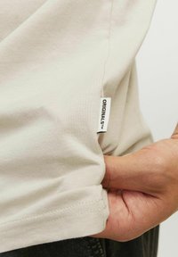 Jack & Jones JCOPRJCT - Marškinėliai su spaudiniu - moonbeam