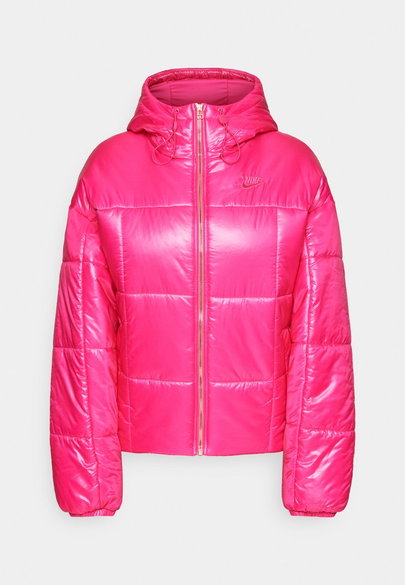 Rosa Puffy-Jacke mit glänzender Oberfläche, Reißverschluss, Kapuze und gestepptem Design. Sie verfügt über elastische Bündchen und ein kleines Logo auf der Brust.