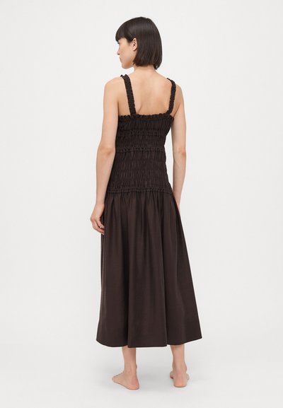 Tory Burch SMOCKED MIDI DRESS - Beach accessory - deep chocolate
