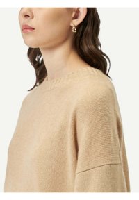 GOBI Cashmere LOCKER GESCHNITTENER  - Stickad tröja - beige