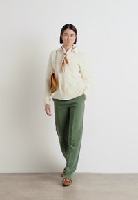 GANT C-NECK - Strickpullover - cream