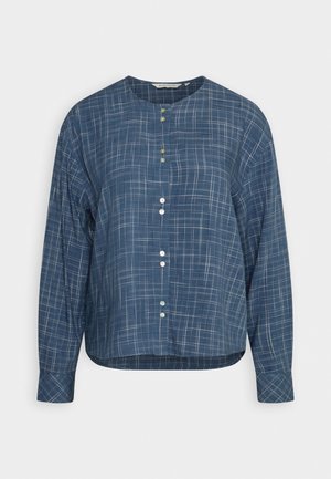 Sinine ruuduline pikkade varrukatega pluus ümmarguse kaelusega ja segavärviliste nuppudega esiosas.