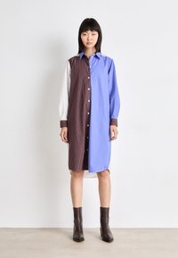 Mads Nørgaard GRID CRISSY DRESS - Skjortekjole - grid/amparo blue
