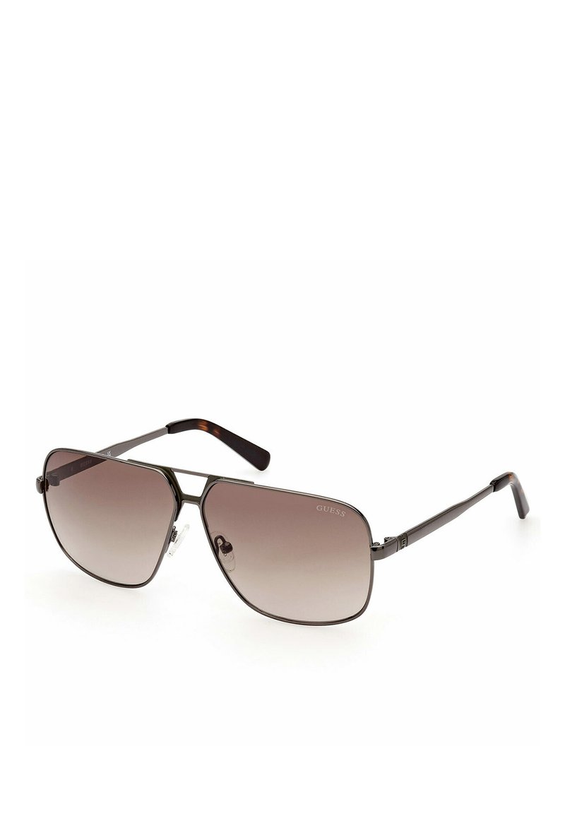 Occhiali da sole stile aviator con lenti sfumate marroni, montatura in metallo di tonalità scura e dettagli in tartaruga sulle tempie. Notare che i naselli sono regolabili.
