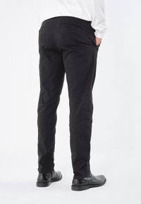 Pier One Chino kalhoty - black