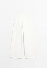 White wide-leg pants shown from the back with belt loops and two back pockets on a plain background.