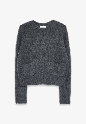 Grau geschnittenes Sweatshirt aus flauschigem, strukturiertem Stoff mit V-Ausschnitt, langen Ärmeln und zwei Vorderaschen. Weiche, warme Ausstrahlung.