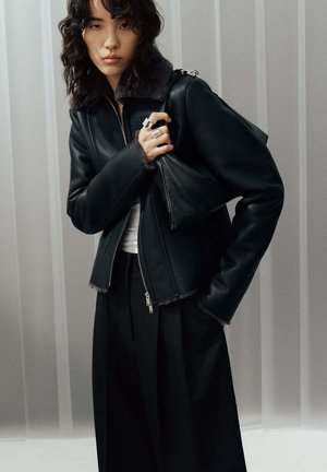 Mango, ADULT - Chaqueta de cuero sintético - black