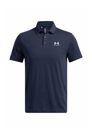 Tamsiai mėlynas polo marškinėliai iš medvilnės mišinio, su apykakle, trimis mygtukais ir mažu baltu „Under Armour“ logotipu ant krūtinės.