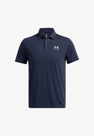 Tamsiai mėlynas polo marškinėliai iš medvilnės mišinio, su apykakle, trimis mygtukais ir mažu baltu „Under Armour“ logotipu ant krūtinės.