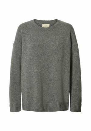 Pelēks adīts garas piedurknes crewneck džemperis ar ribotiem aprocēm un apakšu, izgatavots no mīkstas teksturētas auduma.