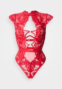 Body en dentelle rouge avec manches courtes, col haut et détails découpés. Présente des motifs floraux et une texture légèrement transparente.
