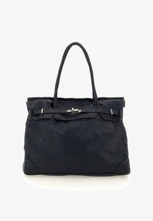 Borsa nera in pelle con manici lunghi, fibbia argentata e angoli rinforzati, mostrata su sfondo bianco.