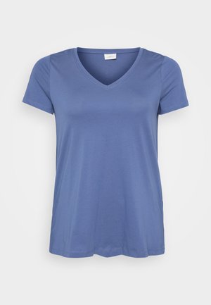 T-shirt à col en V à manches courtes de couleur bleue unie, avec une coupe décontractée et un design épuré, sur un fond blanc.