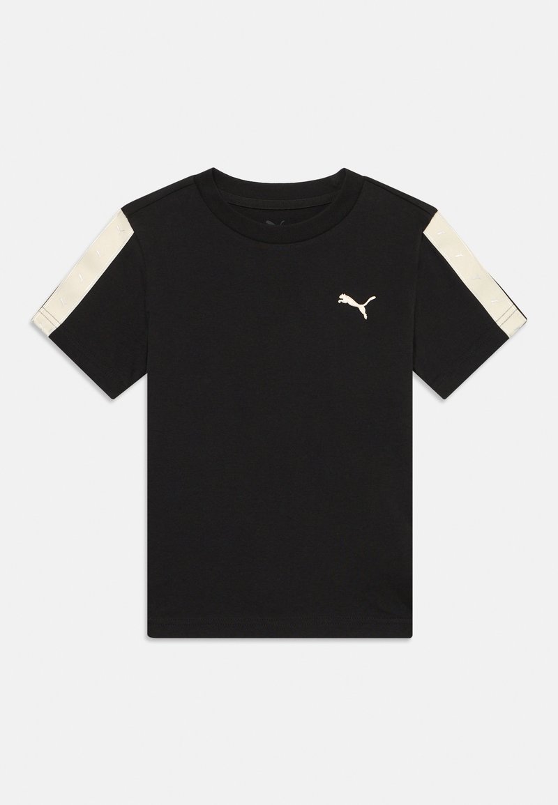 Melns īsām piedurknēm T-krekls ar apaļu kakla izgriezumu, ar krēma akcentiem uz pleciem un mazu zeltītu Puma logo uz krūšu.