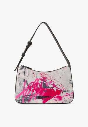 Tekstuurse lõuendiga hobokott, millel on abstraktne muster roosade, hallide ja mustade plekidega; must valenaha rihm ja ülaservas tõmblukuga sulgur.