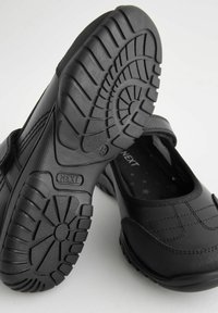 Chaussures noires avec une tige texturée, un intérieur rembourré, une sangle sécurisée et une semelle en caoutchouc à motif avec un design de bande de roulement antidérapant.