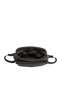 Sort lædertaske med lynlåslukning, indvendige rum og dobbelte hanke. Blød tekstur og rektangulær form, designet til nem adgang.