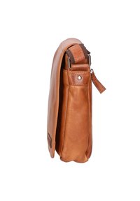 Borsa a tracolla in pelle marrone con forma piatta, superficie testurizzata, zip laterale e tracolla rimovibile.