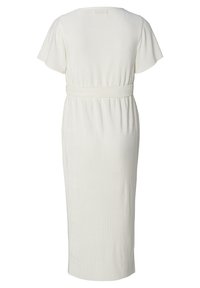 Cremefarbenes Kleid mit kurzen Ärmeln, gerippter Textur, knielanger Länge und einem Taillengürtel. Einfacher runder Ausschnitt und A-Linien-Silhouette.