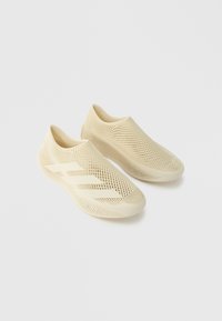 Δεν επιλέχθηκε, off white