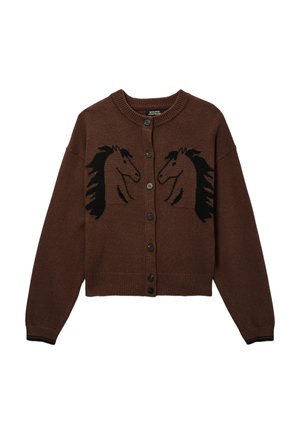 Cardigan en tricot marron avec des motifs de têtes de cheval noires se faisant face sur la poitrine, fermeture à boutons à l'avant, poignets et ourlet côtelés.